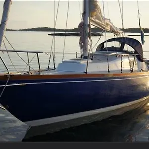  Botel Husbaten Vega 1