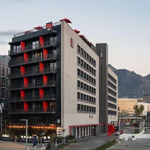 Radisson Red V&a Waterfront Отель